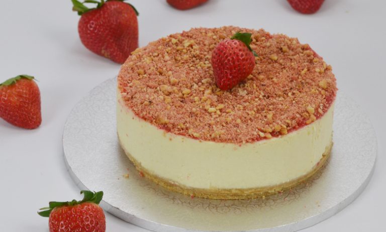 Read more about the article Strawberry Crunch Cheesecake