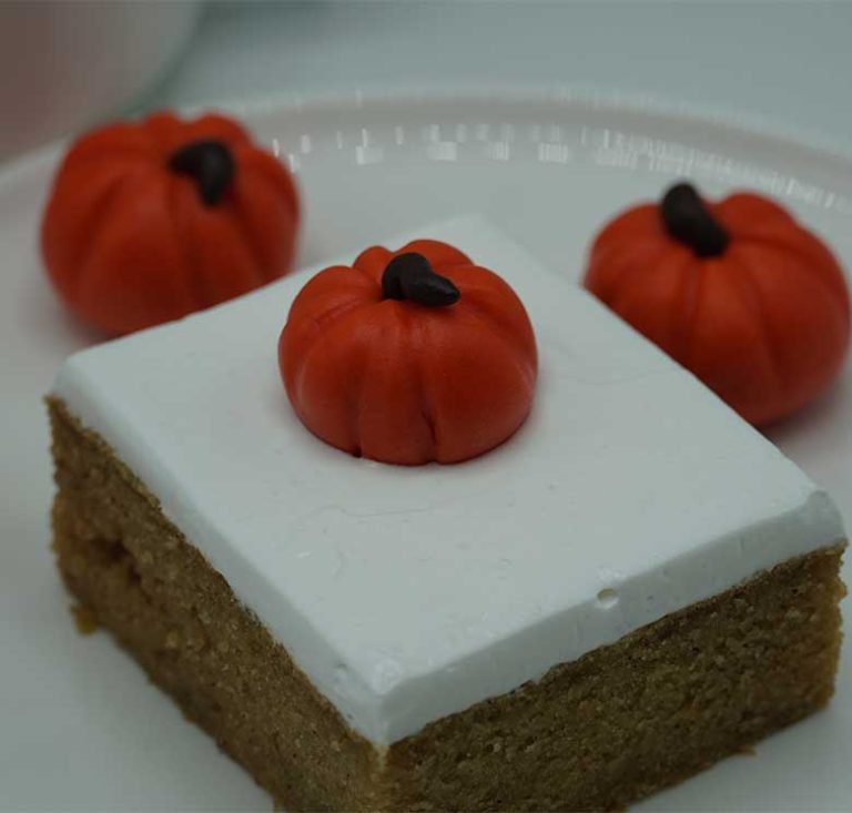 Read more about the article Super Moist Pumpkin Cake