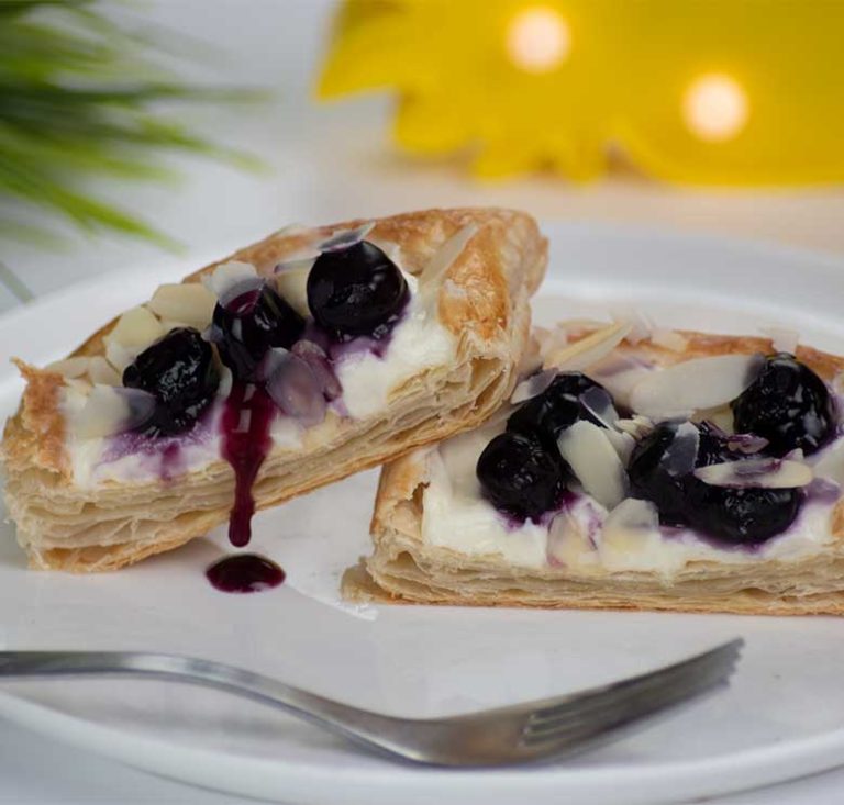 Read more about the article Blueberry cheese Danish with puff pastry